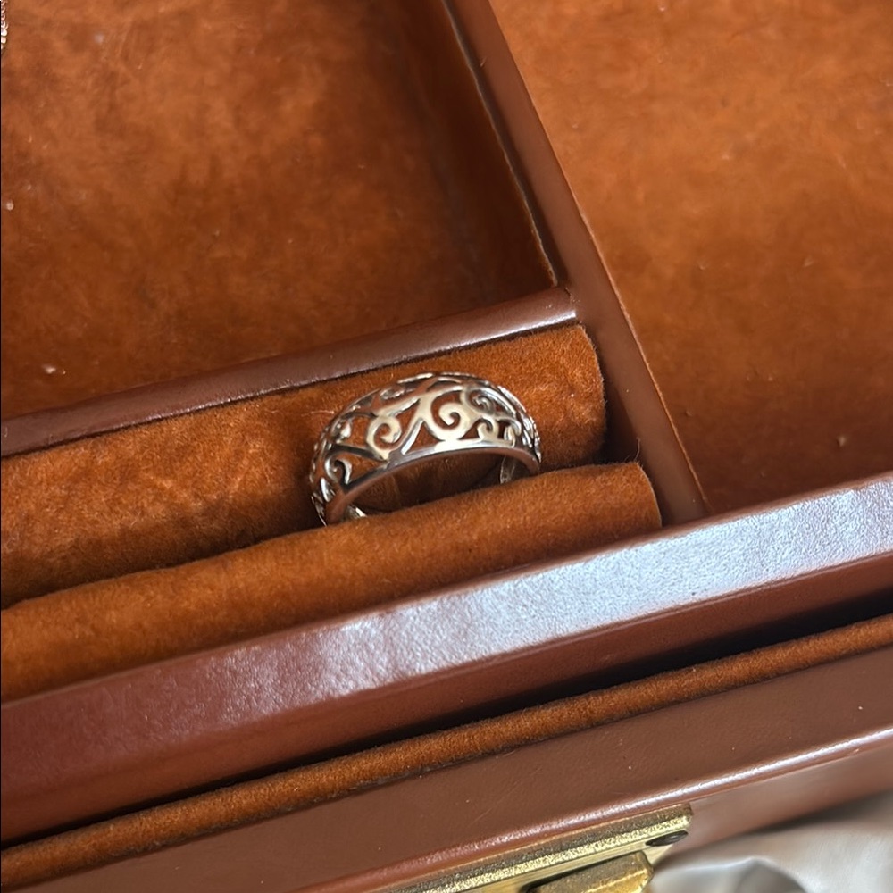 Elegant Silver Filigree Ring
